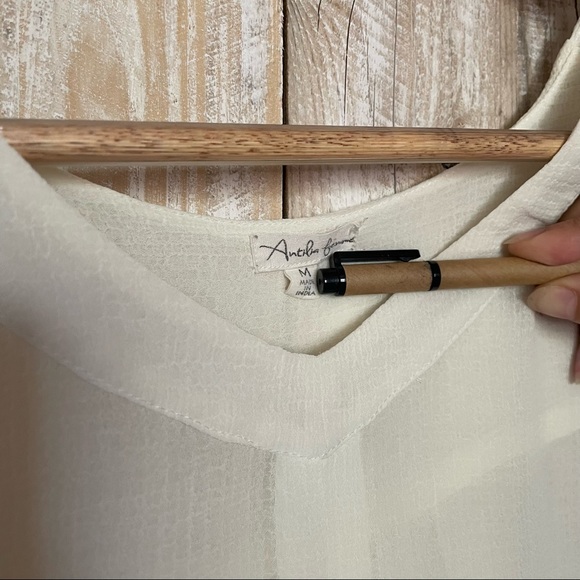 FREE W/ ITEM EQUAL/MORE VALUE Sheer White V-neck Blouse - Picture 4 of 7